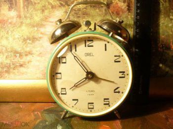 Đồng hồ báo thức Liên Xô