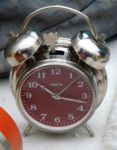 Đồng hồ báo thức Liên Xô
