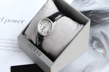 Đồng Hồ Guess Nữ W0109L1 Dây Da Thanh Lịch