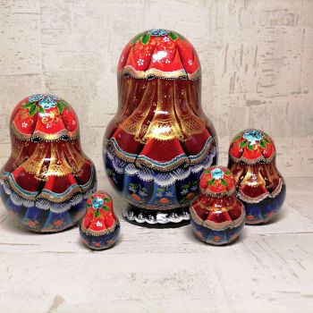 Bup be Nga Matryoska - 5 em bé bưng lễ