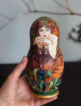 Búp bê bằng gỗ của Nga