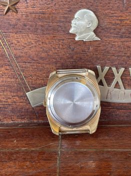 Sửa chữa đồng hồ nga với kinh nghiệm lâu năm sửa chữa đồng hồ Nga và đầy đủ phụ tùng chính hãng 100%, bảo hành 1 năm, hàng sẵn, giao hàng tận nơi