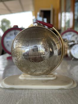 Đồng hồ để bàn cổ - Đồng hồ Slava tàu vũ trụ bay quanh trái đất