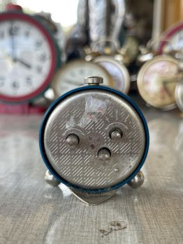 Đồng hồ dây cót để bàn Raketa Liên Xô