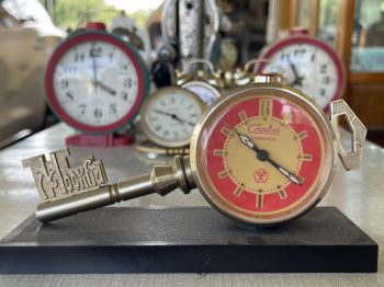 Đồng hồ để bàn chìa khóa Liên Xô Slava Moskva CCCP