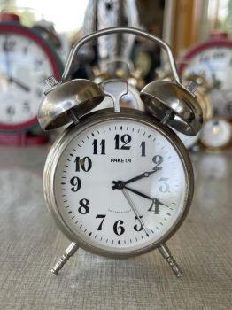 Đồng hồ để bàn báo thức Raketa Liên Xô chuông ngoài