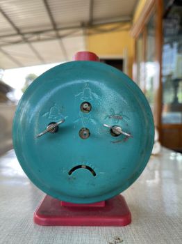 Đồng hồ để bàn báo thức Jantar Liên Xô