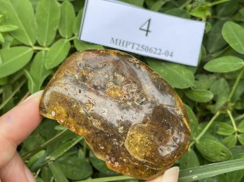 Đá hổ phách thô MHPT250622-04