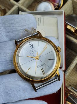 Bán đồng hồ Poljot cũ Nos nguyên sổ hộp - Tìm Hiểu Về Lịch Sử, Thiết Kế, Tính Năng Và Giá Thành