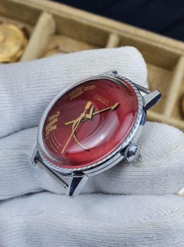 Đồng hồ búa liềm Raketa mặt đỏ huyết vỏ trắng