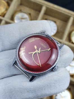 Đồng hồ búa liềm Raketa mặt đỏ huyết vỏ trắng