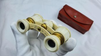 Ống nhòm Liên Xô 1954 2,5x cho sỹ quan cao cấp