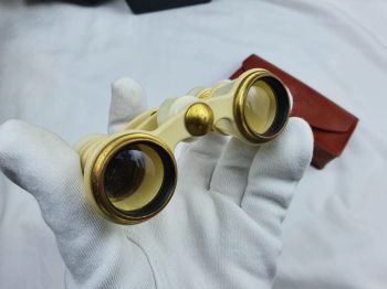 Ống nhòm Liên Xô 1954 2,5x cho sỹ quan cao cấp