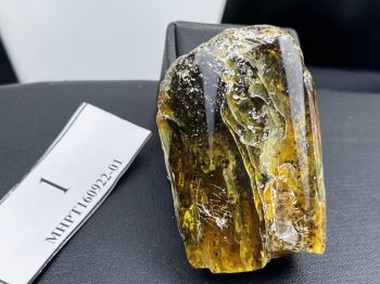 Mặt hổ phách thô MHPT160922-01