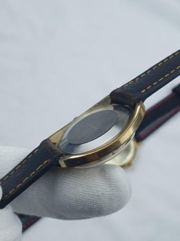 Đồng hồ Vostok hoa văn cổ điển siêu hiếm