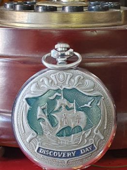 Đồng hồ quả quýt bỏ túi của Nga hình thuyền buồm - Discovery day Christopher Columbus tìm ra châu Mỹ và nhà bác học Isaac Newton