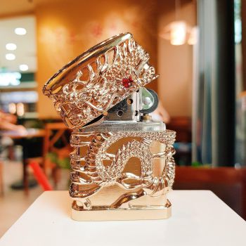 Bật lửa ZIPPO 252BL043 RỒNG VỜN MÂY - rồng vàng chạm khắc đầy tinh tế