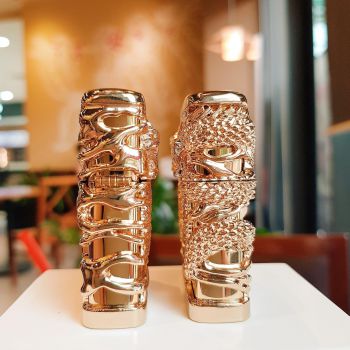 Bật lửa ZIPPO 252BL043 RỒNG VỜN MÂY - rồng vàng chạm khắc đầy tinh tế