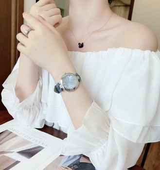 Versace New Lady Women's Watch News 2021 - Sự kết hợp tinh tế giữa thời trang và công nghệ