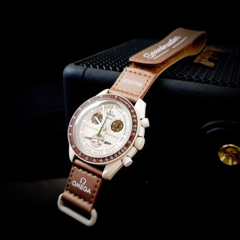 Tìm hiểu về đồng hồ Omega MoonSwatch Mission to Saturn (sao Thiên Vương) - Lịch sử, tính năng, bộ máy hoạt động và giá thành