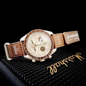 Tìm hiểu về đồng hồ Omega MoonSwatch Mission to Saturn (sao Thiên Vương) - Lịch sử, tính năng, bộ máy hoạt động và giá thành