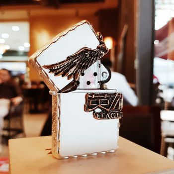 Bật lửa Zippo 252BL036 - mẫu Zip kịch độc với lớp mạ bạc và niken vân nhũ nhám độc đáo