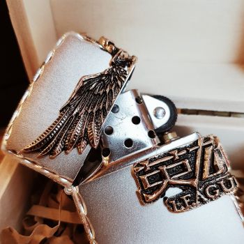 Bật lửa Zippo 252BL036 - mẫu Zip kịch độc với lớp mạ bạc và niken vân nhũ nhám độc đáo