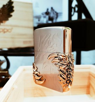Bật lửa Zippo 252BL034 với biểu tượng móng rồng ốp nổi 2 bên hông