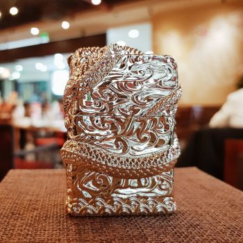 Bật lửa Zippo 252BL004 Zr rồng bằng đồng nguyên khối - được chạm khắc nổi ôm ngọc đỏ cực đẹp và đẳng cấp