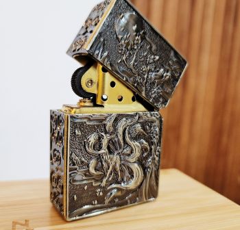 Bật lửa Zippo BL023 - Mẫu zr mang tên Cửu Vỹ Hồ với họa tiết mô phỏng lại truyền thuyết về cáo 9 đuôi trong văn hóa Nhật Bản