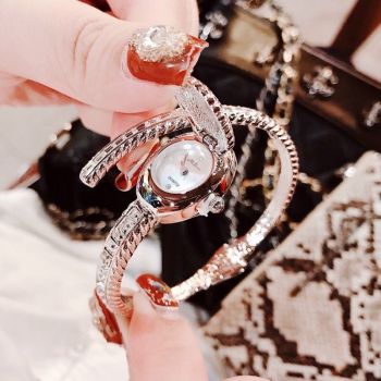 Đồng hồ Melissa F6483 phiên bản mới dạng lắc, đầu rắn đính đá đẹp sang hết ý