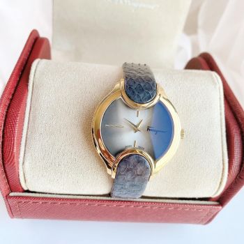 Đồng hồ Ferragamo Signature FIZ020015: Sự kết hợp độc đáo của thiết kế và sự tôn vinh vẻ đẹp của bạn